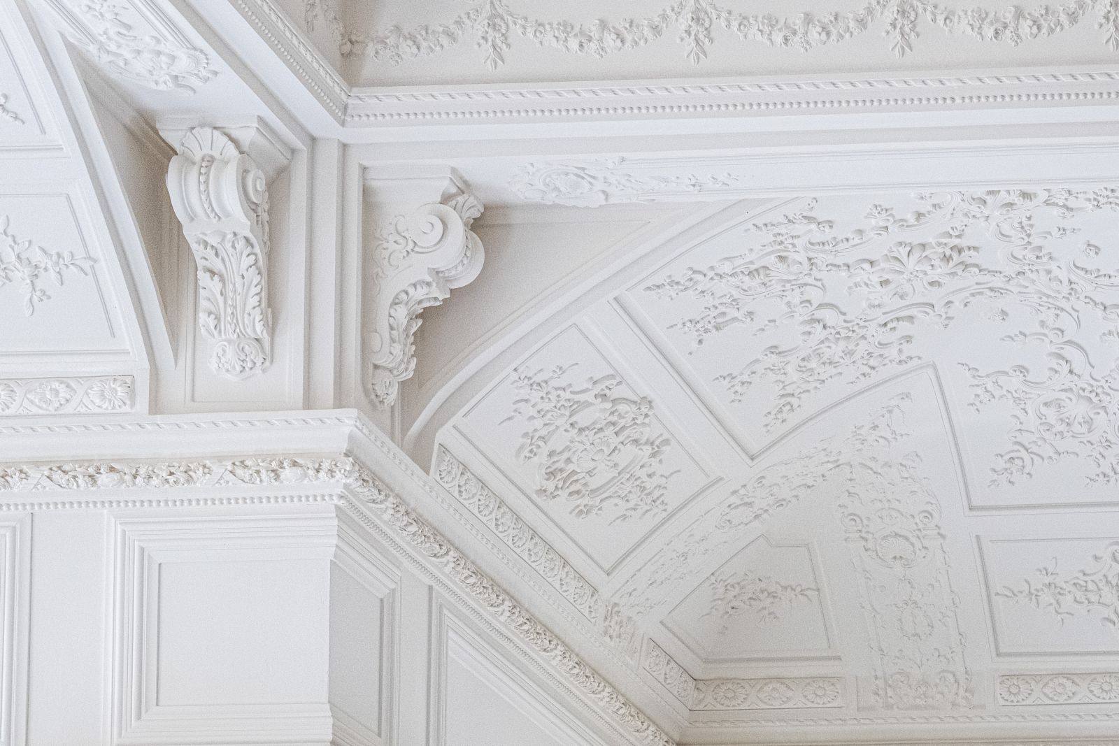 Les ouvrages décoratifs en plâtre peuvent faire peau neuve – Guide du  patrimoine et de la rénovation de qualité
