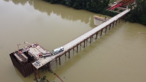 Le chantier Barreau de CamÃ©lat (47) de construction de deux ponts sur la Garonne et son canal latÃ©ral : projet portÃ© par Lafarge Aquitaine.
