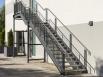 Escaliers industriels : comment conjuguer sécurité, drainage et résistance au quotidien ?