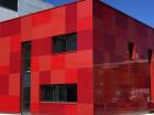Les habits rouges du poste sécurité de l’hôpital André Grégoire