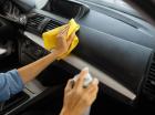 Quels produits utiliser pour nettoyer l’intérieur d’une voiture ?