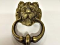 LION BOUCHE FERMÉE