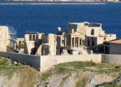 Au Frioul à Marseille, un ancien hôpital transformé en centre culturel