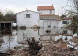 Xynthia : premières maisons détruites à Charron