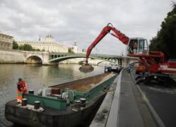 Paris-Plage : 5000 tonnes de sable sur les quais de Seine
