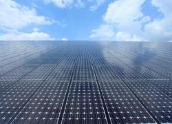 Photovoltaïque : une centrale solaire géante pipe les dés