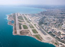 Aéroport de Nice: le département des Alpes-Maritimes vend 4% de ses parts