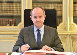 Prisons: Urvoas demande 1,1 milliard d'€ dès 2017 pour les premiers travaux