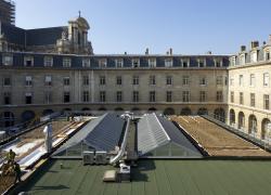Un potager et bientôt une vigne sur un toit de l'Hôtel de Ville de Paris
