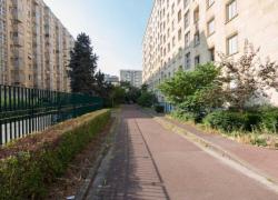 Macron veut plus de logements et moins de normes
