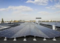 Anne Hidalgo inaugure la plus grande centrale photovoltaïque sur toiture d'IDF