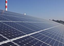 Total installera 10 gigawatts d'énergie solaire d'ici dix ans en France