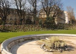 Six fontaines lumineuses de 13 mètres sur les Champs-Elysées