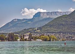 Annecy va chauffer et rafraîchir des logements grâce à l'eau de son lac