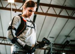 Ironhand, le gant bionique de Bioservo pour assister les opérateurs