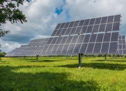 Parcs solaires: la révision des tarifs sera 