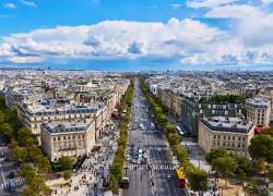 A Paris, la mairie veut piétonniser le bas des Champs-Elysées le dimanche