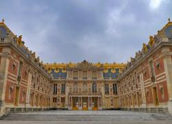 Lumières éteintes plus tôt à Versailles et au Louvre pour cause de sobriété énergétique