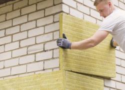 Saint-Gobain lance sa première usine bas carbone d'isolation en laine de roche