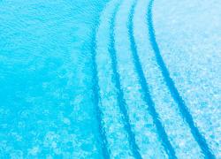 Comment en 60 ans la piscine est devenue un phénomène de société bien français