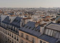 Les célèbres toits en zinc transforment Paris en four : quelles solutions ?