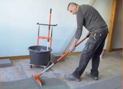 CARELO, by Mondelin, le set qui permet aux carreleurs de travailler debout