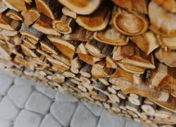 Tout savoir sur la certification NF Biocombustibles Solides (et bien se chauffer au bois)