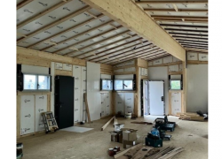 La maison est en carton (mais les escaliers ne sont pas en papier)