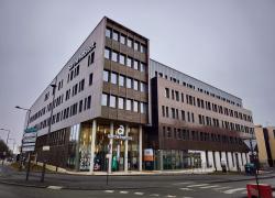 Le nouveau siège de Sarthe Habitat au Mans est un bâtiment de bureaux à énergie positive