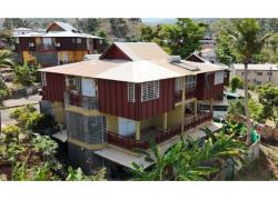 Mayotte : un an après le cyclone Chido, où en sont les travaux de reconstruction ?