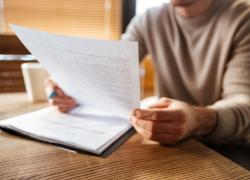 Documents de fin de contrat de travail : quand parle-t-on d’une remise tardive ?