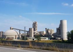 Lafarge intensifie sa stratégie bas carbone avec les ciments à argiles activées