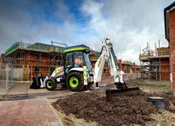JCB lance la première chargeuse-pelleteuse à hydrogène de série au monde