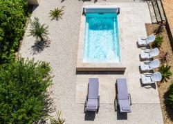 La piscine-apéro, le nouveau luxe extérieur qui ne se mesure plus en mètres carrés