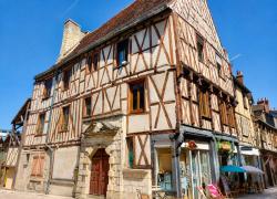 Rénovation énergétique : un nouveau guide des ABF pour le bâti patrimonial