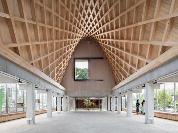 Un pavillon hyperboloïde en bois Kebony au jardin botanique de Meise (Bruxelles)