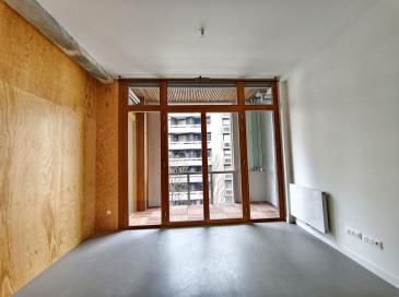 Surélévation en structure bois et transformation de bureaux en logements à Paris