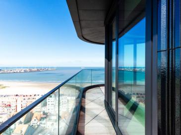 La Heldentoren et ses deux bâtiments jumeaux dominent la skyline de Knokke-Heist