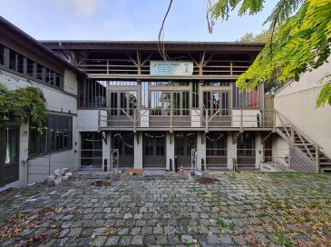 Un hangar horticole devenu lycée