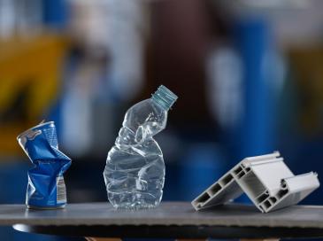 Comment Uniso isole nos façades avec nos déchets (canettes, bouteilles plastique...)