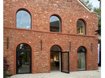 À Bièvres, A26 métamorphose La Grange aux Fraises en lieu culturel durable