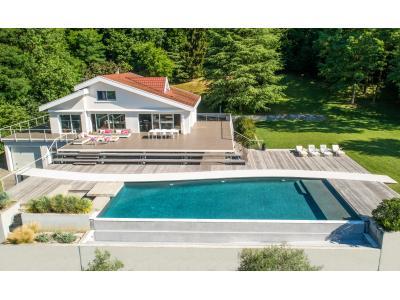 Piscine contemporaine