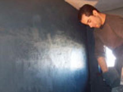 Réaliser un enduit à la chaux : le tadelakt