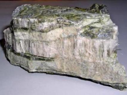 Amiante: un ancien responsable du ministère du Travail mis en examen