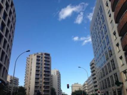 Les prix des logements anciens en baisse sur un an