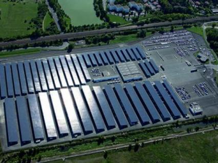 La plus grande centrale solaire sur un toit de parking