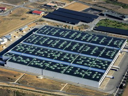 Solaire photovoltaïque sur les grandes toitures : espoirs et obstacles selon Soprasolar