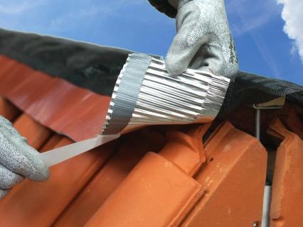 Les closoirs de faîtage et d’arêtier Airtec d'UBBINK, certifiés QB35 par le CSTB