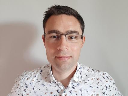 Portrait de Julien Brisebourg, référent bois et biosourcés chez Bouygues Immobilier