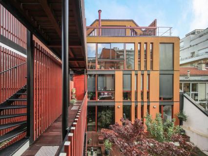 L’architecte Marie Schweitzer réinvente Paris avec des façades bois colorées